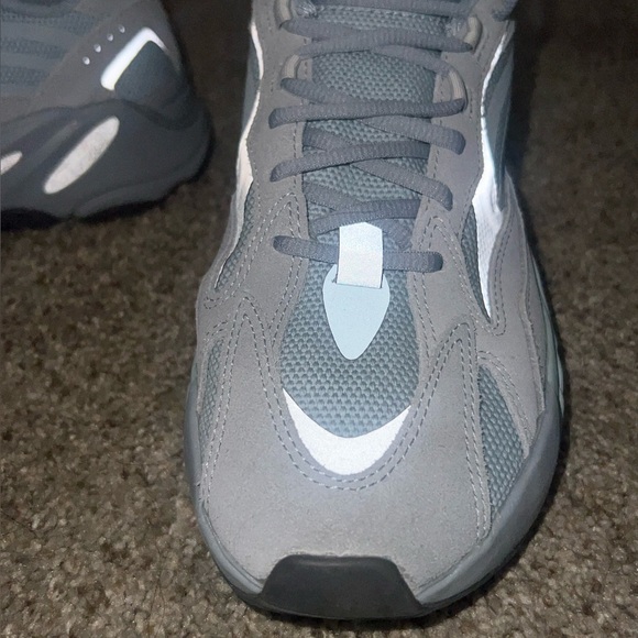 Yeezy 700s V2 Hospital Blue - Picture 3 of 7